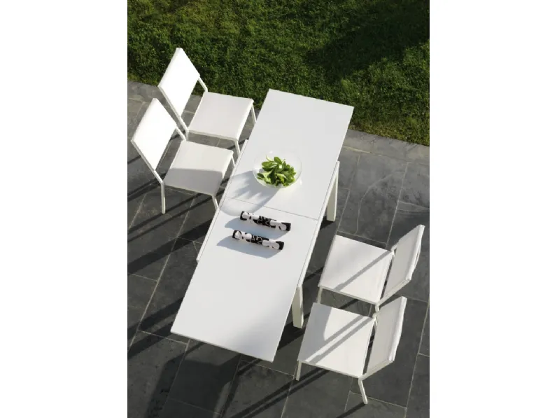 Tavolo allungabile Sofy in metallo verniciato Bianco di Vermobil