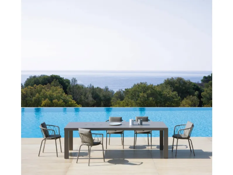 Tavolo allungabile Sofy in metallo verniciato Grigio di Vermobil