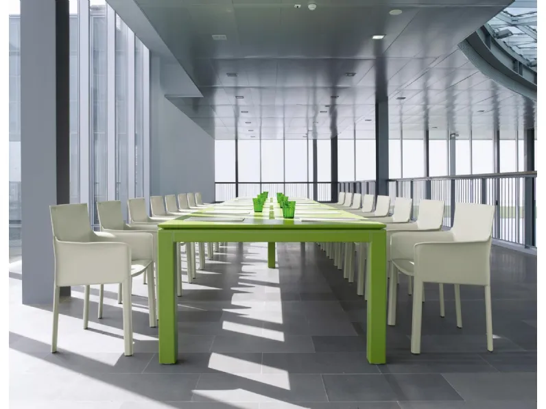 Scrivania operativa per sala riunioni in cuoio Abaco meeting di Enrico Pellizzoni