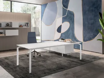 La scrivania direzionale Yoga Laccato di About Office è un capolavoro di design ergonomico e stilist