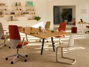 La Seduta Operativa ACX Pad di Vitra offre comfort ergonomico e design moderno per il tuo ufficio.