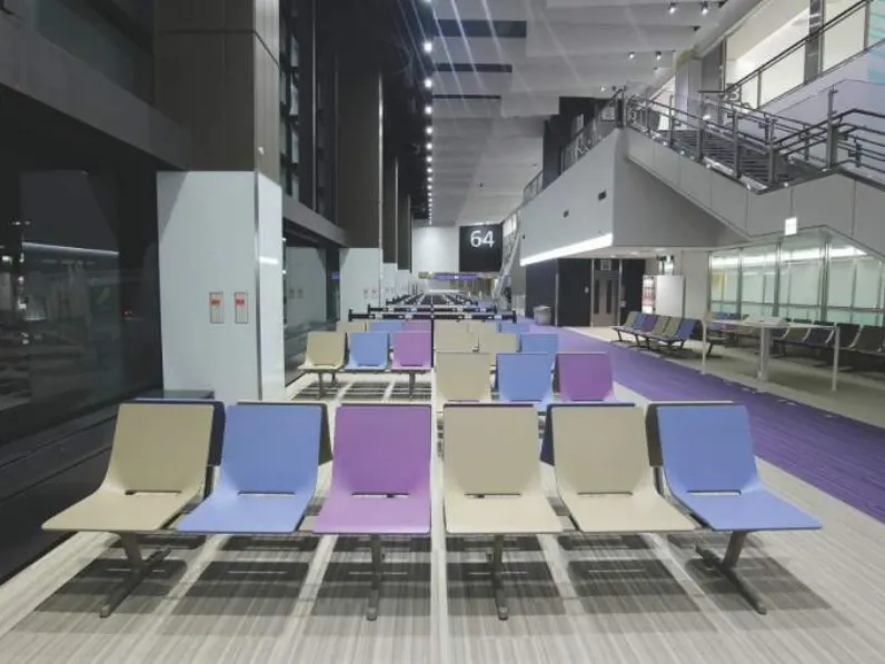 Seduta da Attesa Aetos in poliuretano di Poltrona Frau