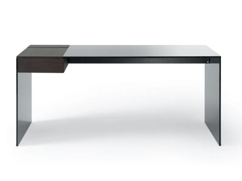 Scrivania operativa in cristallo con piano retroverniciato e cassetto in frassino Air Desk W di Gallotti&Radice