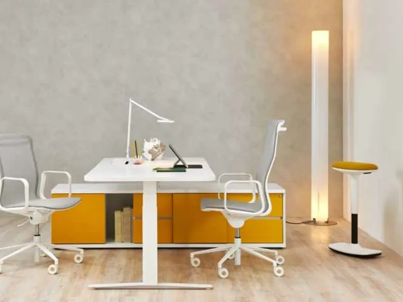 Sedia Operativa con telaio in polipropilene rivestito in rete termoresistente Aria di Estel