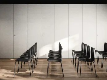 L'armadio 08A di Cinquanta3 unisce design moderno e funzionalità per ottimizzare gli spazi.