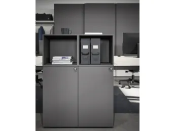L'armadio Archivio 06B di Cinquanta3 unisce design e funzionalità per una soluzione di stoccaggio el