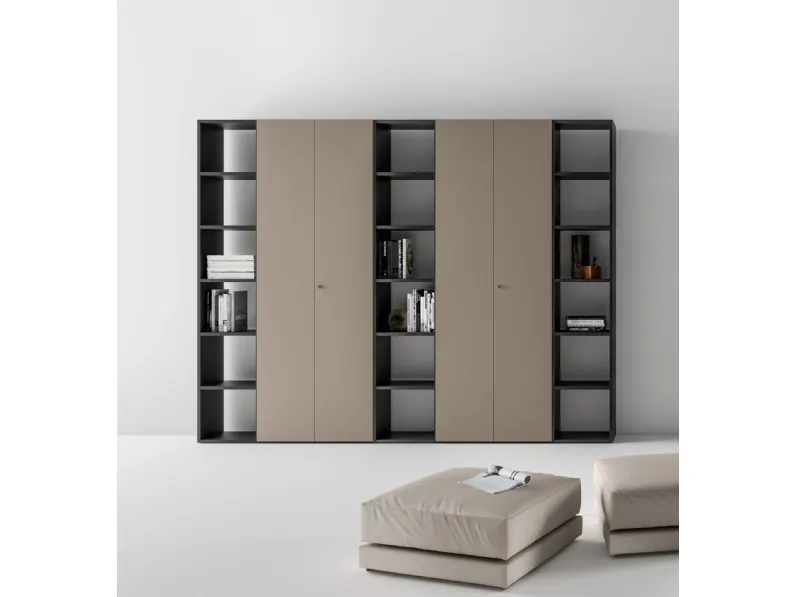 Armadio Archivio Hype con ante in laccato opaco e vani a giorno di About Office