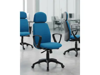 La poltrona Avila Bursa Standard Swivel Chair di Vaghi è un'opera di design elegante e funzionale.