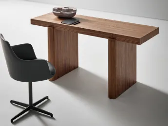 La scrivania operativa Blocco Desk di Bonaldo combina design essenziale e funzionalità per uno spazi