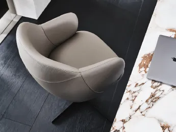 La Poltrona direzionale Bombè X di Cattelan Italia incarna l'eleganza e la funzionalità.