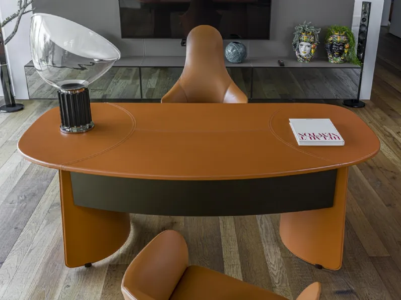 Scrivania direzionale Butterfly di Enrico Pellizzoni