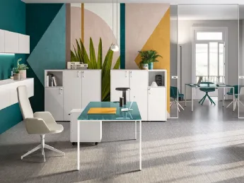 La scrivania Direzionale Funny Plus di About Office, con la sua gamba a U, offre una soluzione elega