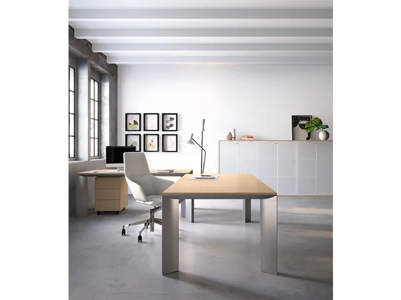 Scrivania Direzionale in legno impiallacciato e struttura in alluminio Kono di About Office