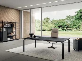 La scrivania direzionale Yoga di About Office combina funzionalità e stile in un unico mobile melami