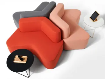 Divano ospiti e attesa Cross