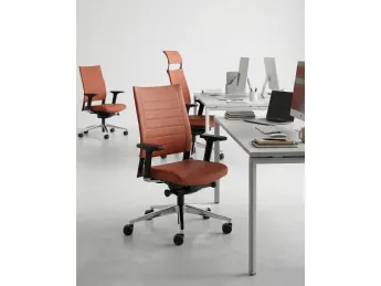 La Seduta operativa Expo Light Advanced Swivel Chair di Vaghi