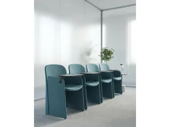 La poltrona Flexa Folding Tub Chair di Vaghi offre una seduta da attesa versatile e moderna.