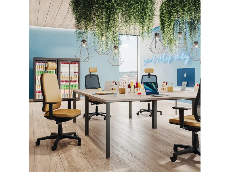 Seduta Operativa Fresh in ecopelle imbottita oppure con schienale in rete di Compir