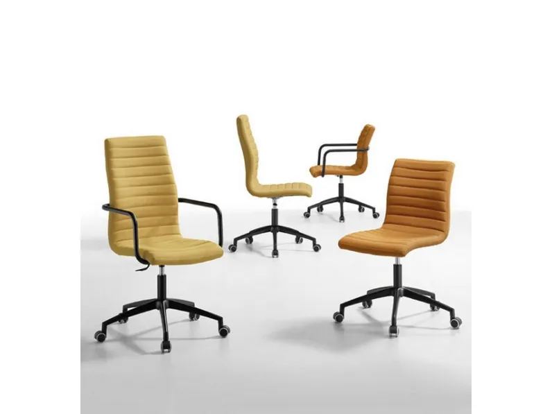 Sedute Operative Istar in tessuto imbottito con o senza braccioli di Sedie Brianza