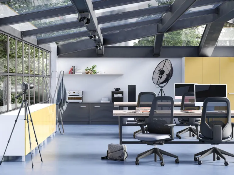 Poltrona direzionale Joga in rete con seduta in tessuto imbottito di Walco