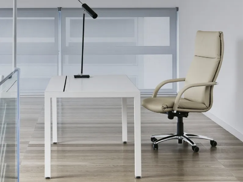 Poltrona direzionale Klassic in pelle imbottita di Walco