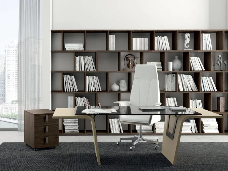 Scrivania Direzionale Larus con top in Vetro e base in melaminico effetto legno di Della Rovere