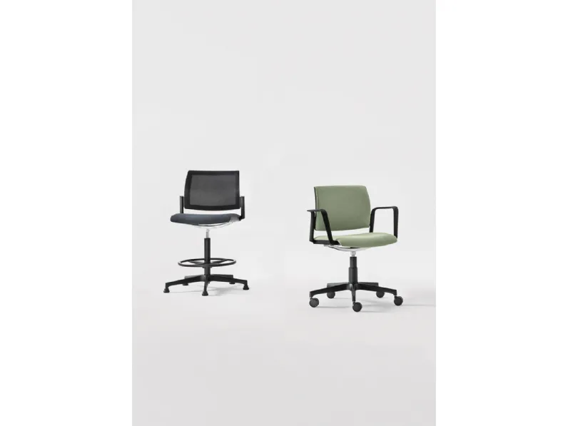 Sedia ospiti e attesa Lex di Milani