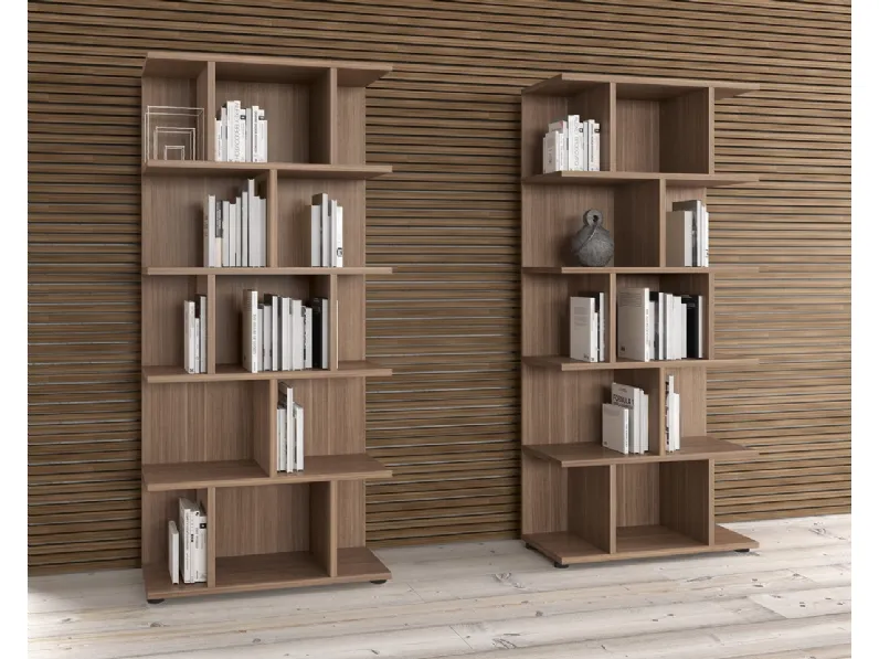 Libreria alta Forma in melaminico finitura Noce di Compir