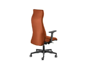 La Poltrona Direzionale Lira di DoimOffice combina design e comfort per un'esperienza di lavoro supe