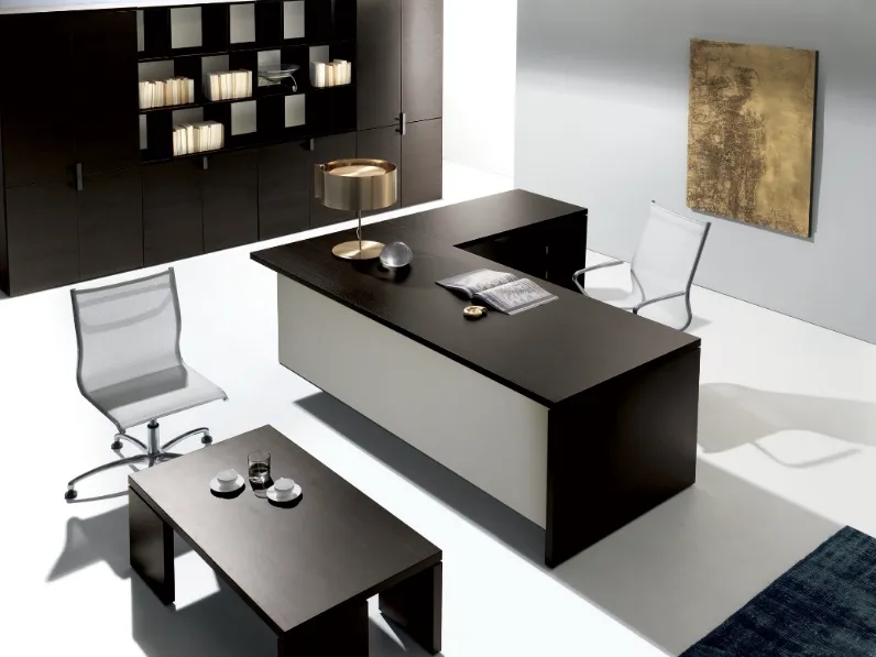 Scrivania Direzionale ad angolo in melaminico e laccato Lithos di Della Rovere