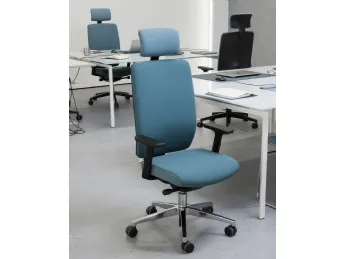 Scegli la Seduta operativa Malta EV Standard Swivel Chair di Vaghi per un'esperienza di lavoro elega