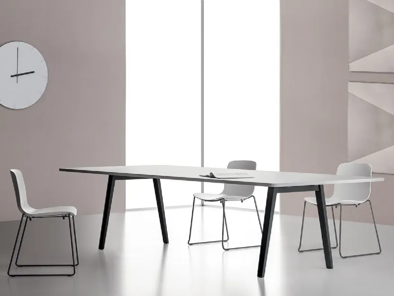 Scrivania per sala riunioni Meet Tavoli Operativi DV990 in melaminico di DVO