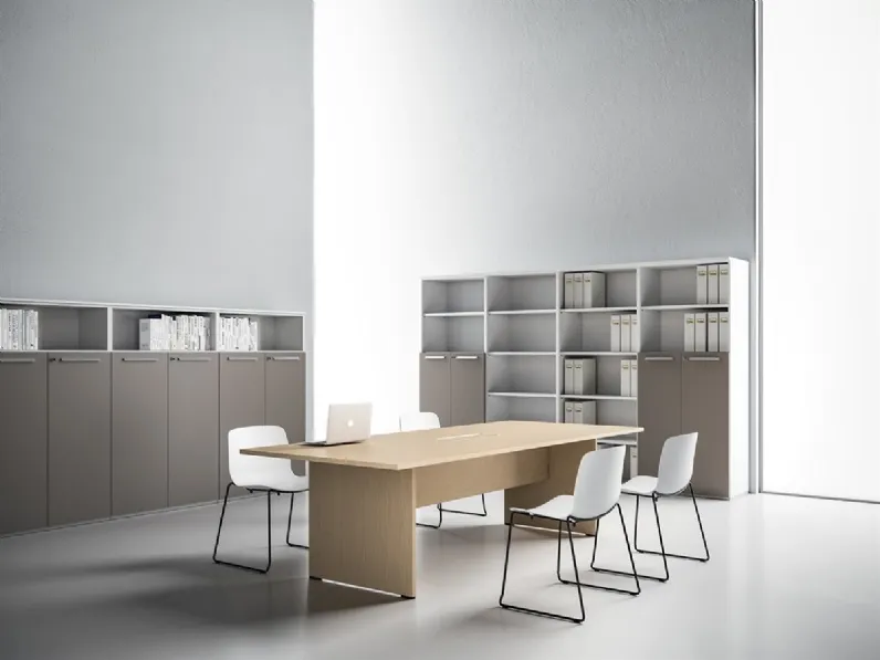 Scrivania per sala riunioni Meet Tavoli Operativi DV990 in melaminico rovere chiaro di DVO