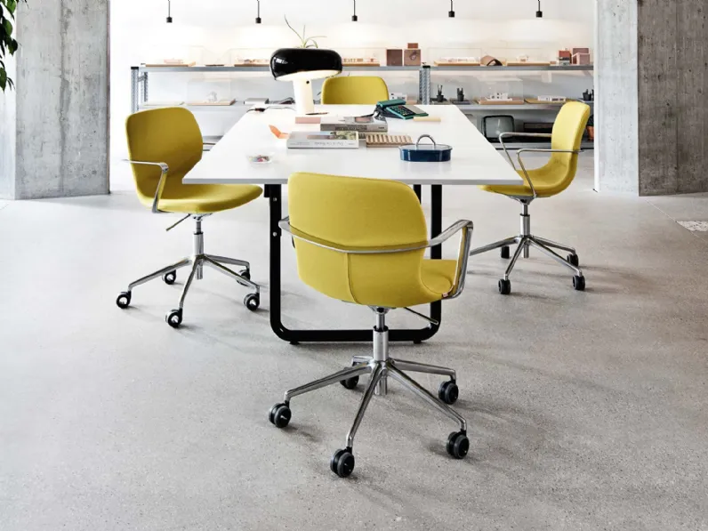 Sedute operative Mi Chair in tessuto con base di metallo su ruote di Milani