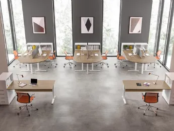 La scrivania operativa Funny Gamba Csquare di About Office unisce design essenziale e funzionalità p