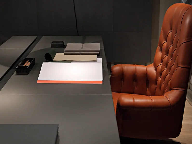 Poltrona Direzionale in pelle imbottita e trapuntata Oxford di Poltrona Frau