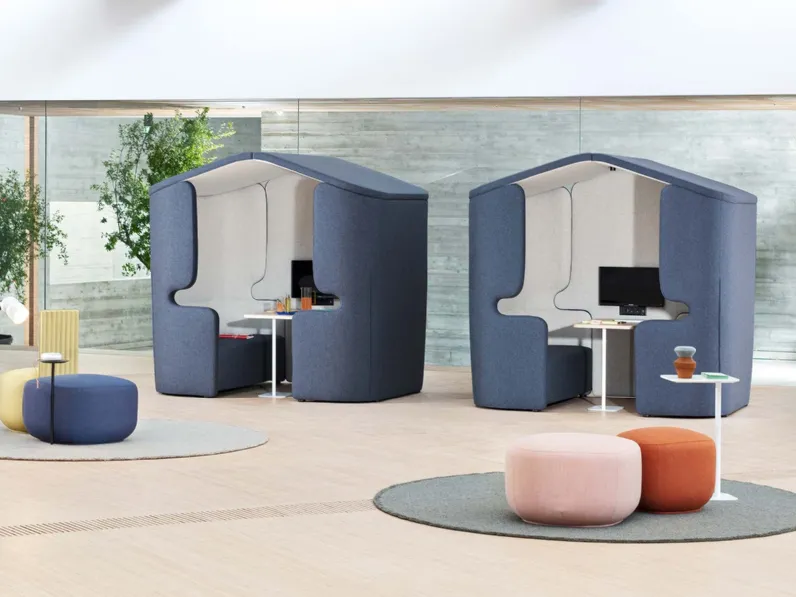 Divanetti da attesa che si trasformano in postazioni di lavoro People Home di Milani