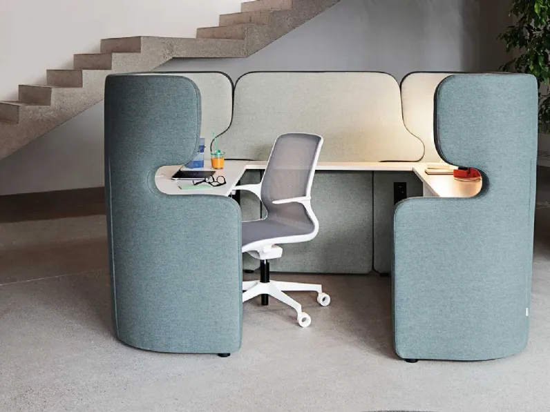 Scrivania operativa protetta da una nicchia in tessuto, per uno spazio lavorativo autonomo, People Work di Milani