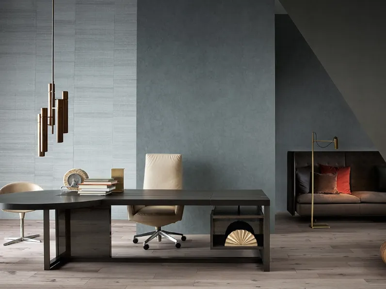 Scrivania Direzionale Jobs in legno con penisola di Poltrona Frau