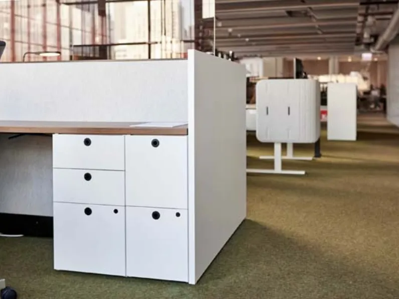 Cassettiera Quoin di Knoll