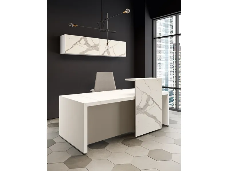Reception Bold58 Universe con mensola in gres di About Office