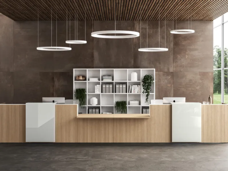 Reception Funny 2019 05 in melaminico con pannelli frontali in vetro laccato bianco di About Office