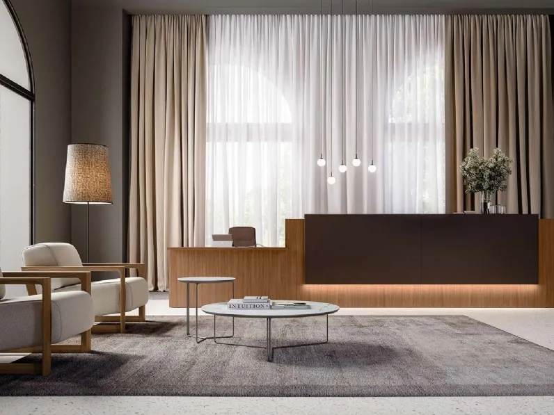 Bancone Reception lineare Z2 in melaminico Noce Canaletto e Eucalipto di Quadrifoglio