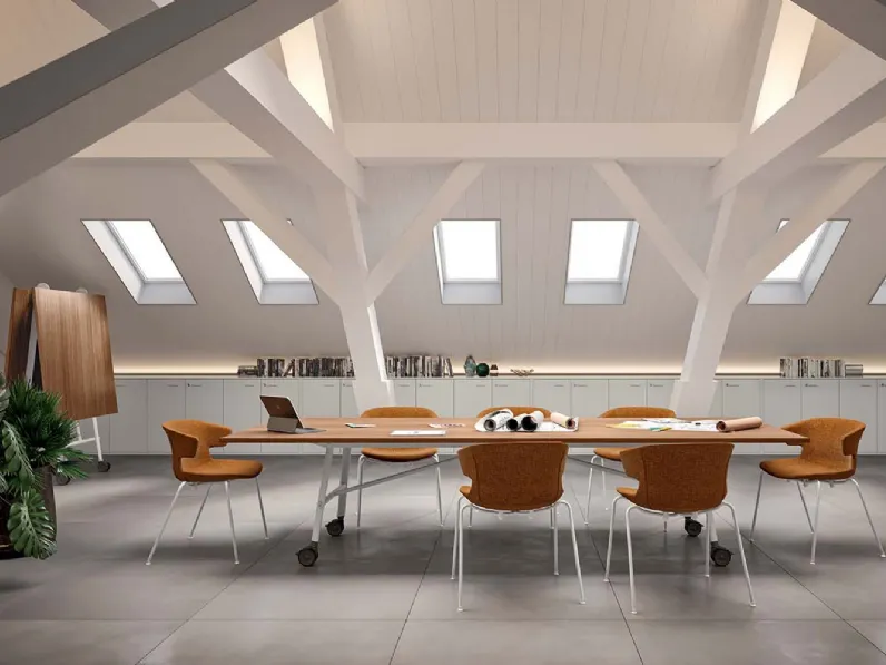 Scrivania per sala riunioni in melaminico Noce con struttura su ruote Serenity di Quadrifoglio