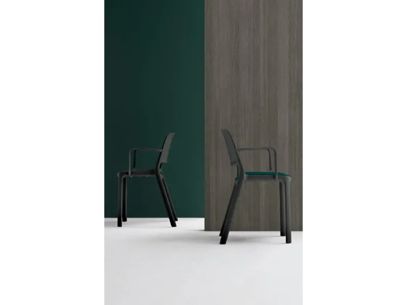 Seduta Attesa Lotus in tecnopolimero con seduta in tessuto imbottito di Bralco