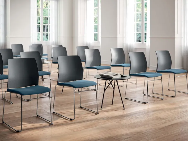 Sedia Ospiti e Attesa in polipropilene con seduta in tessuto imbottito Close di Quadrifoglio