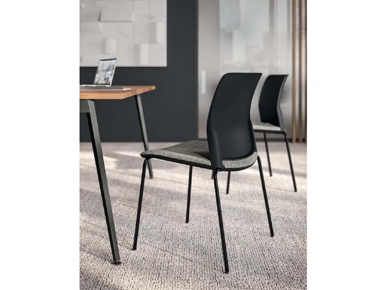 Sedia Ospiti e Attesa in polipropilene con seduta in tessuto imbottito Close di Quadrifoglio