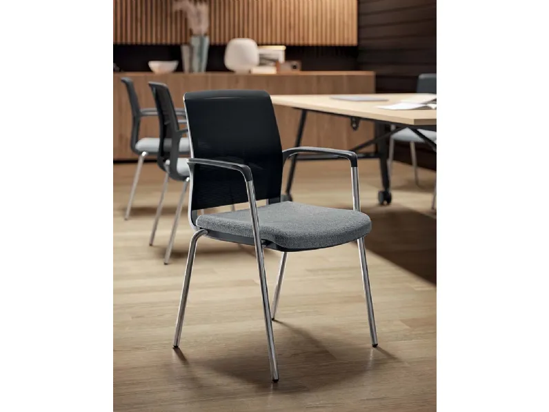 Sedia Ospiti e Attesa con braccioli Cloud di Quadrifoglio