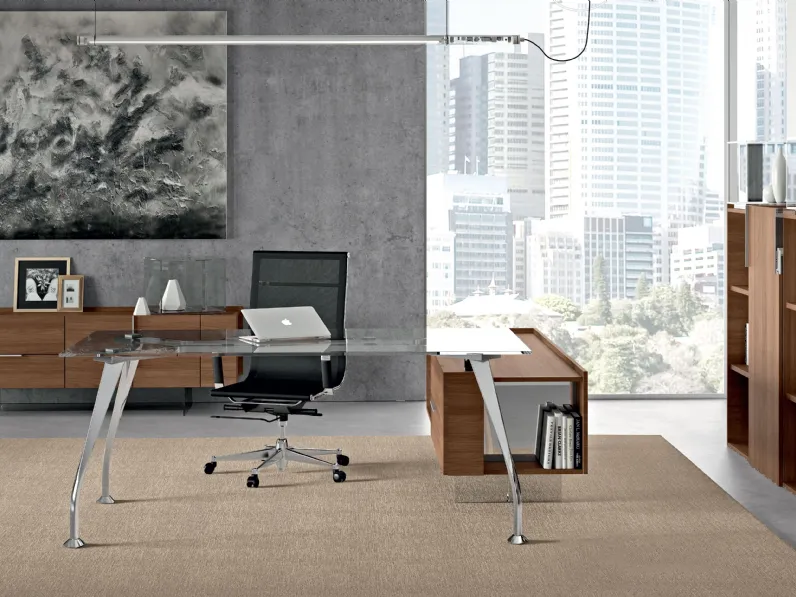 Scrivania Direzionale di design Segno con top in vetro e base con finitura cromata di Della Rovere