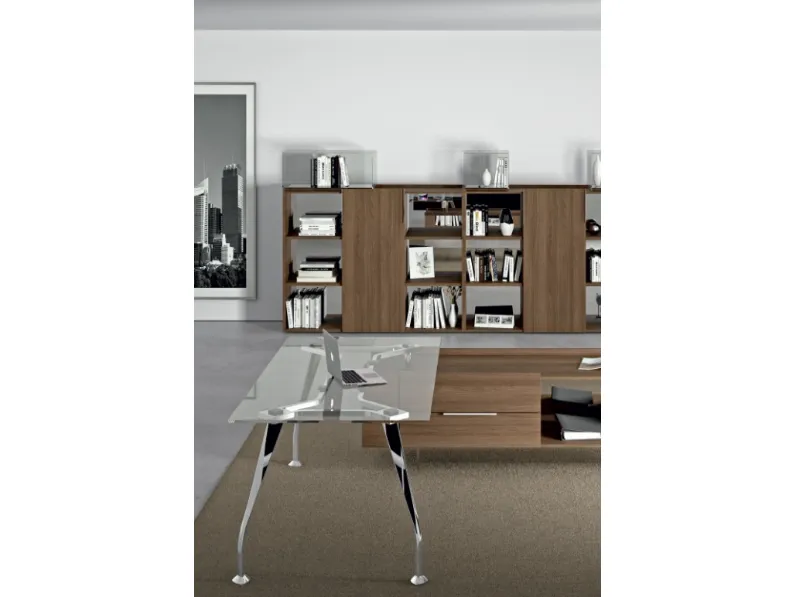 Scrivania Direzionale di design Segno con top in vetro e base con finitura cromata di Della Rovere